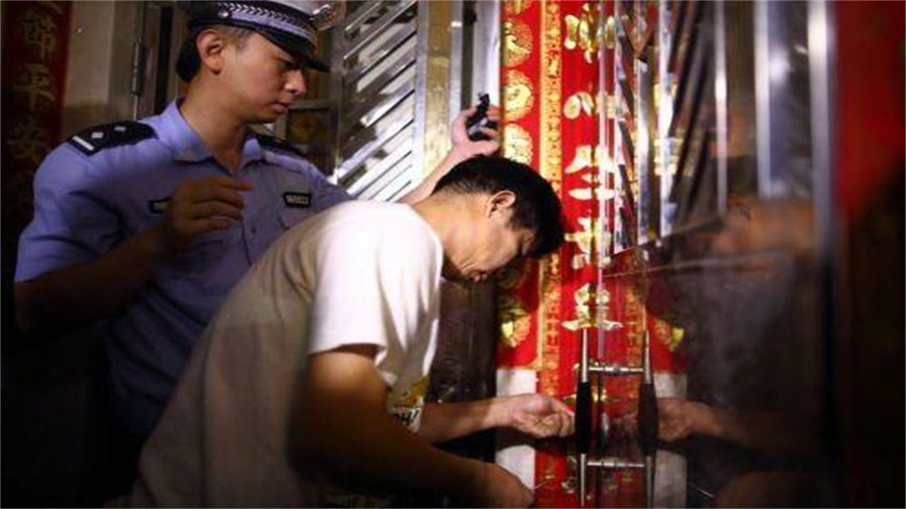 营口请开锁师傅开了锁后，师傅